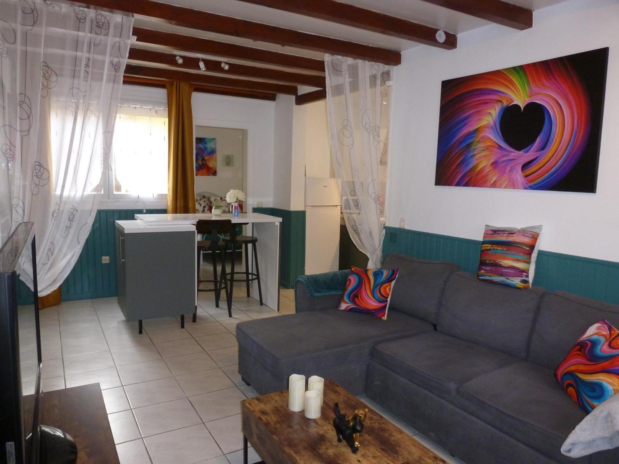 Bleu Cerise Apartment